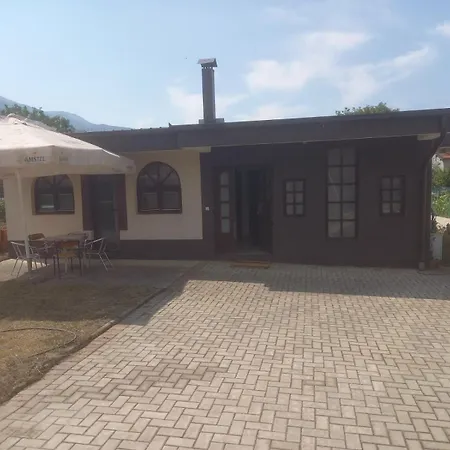 Still House Case de vacanță